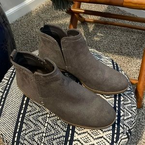 Universal Threads Booties • 7.5 • Dark Gray
